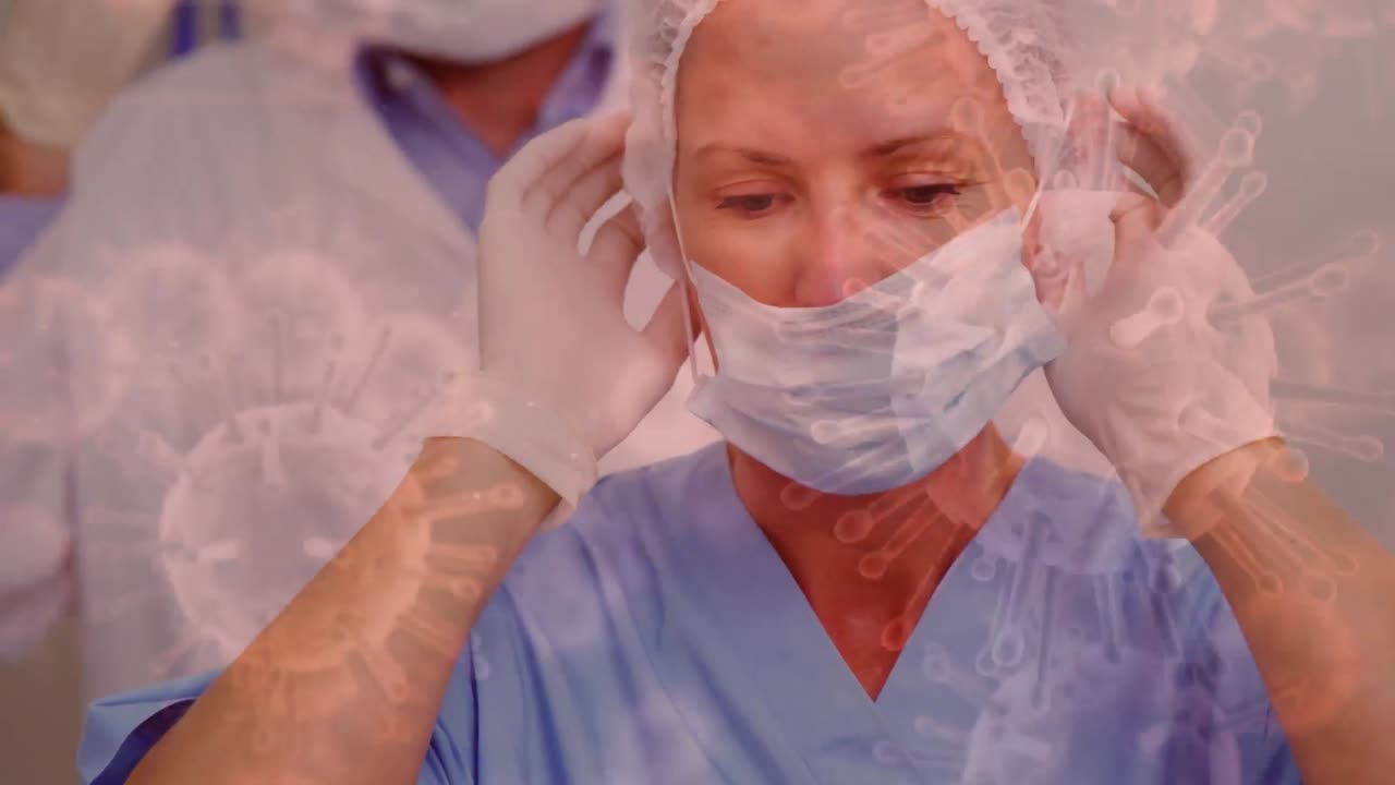 células de covid-19 que se extienden sobre una doctora que se pone una máscara facial en el fondo