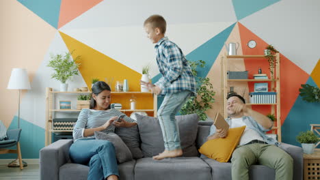 familia feliz disfrutando del tiempo juntos