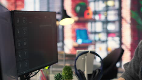 worker uses ai chatbot system to guide through problem solving tasks