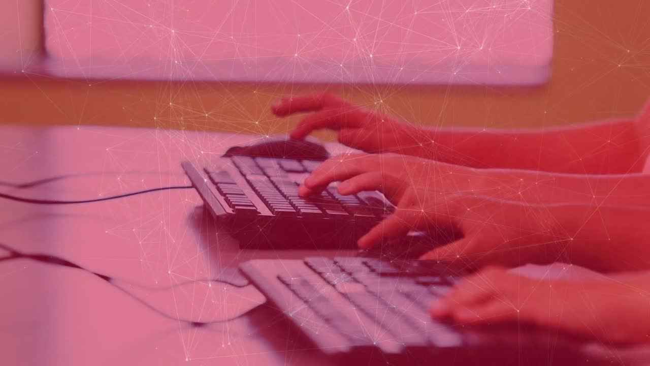 학교에서 컴퓨터를 사용하는 두 명의 학생의 중간 섹션에 대한 연결 네트워크