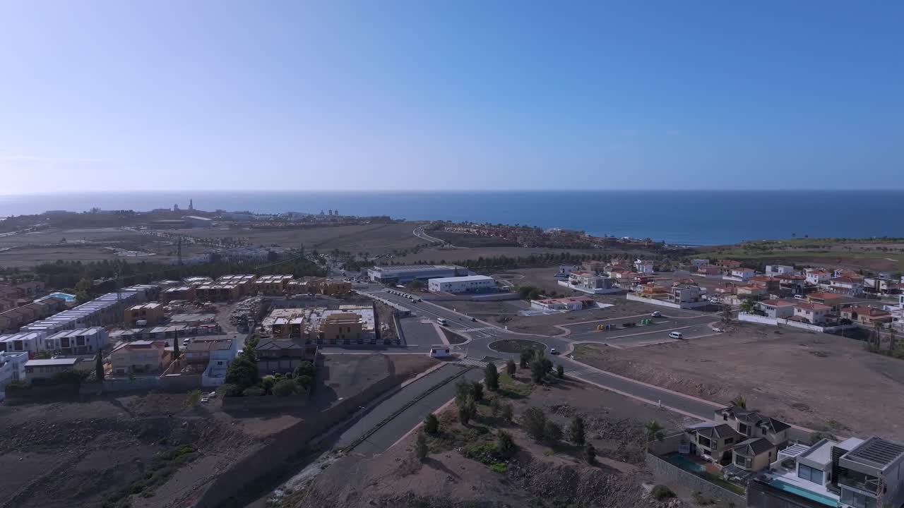 Vista aérea del paisaje de Meloneras con mar, sol y tranquilidad