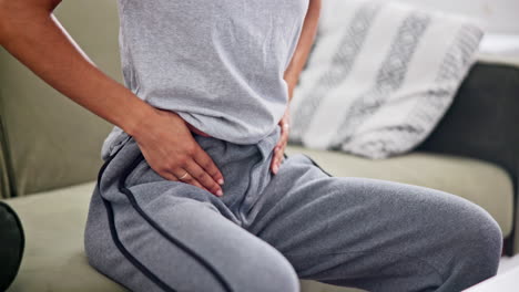 mujer con dolor abdominal
