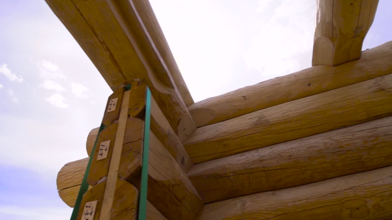 construcción de cabañas de madera en curso