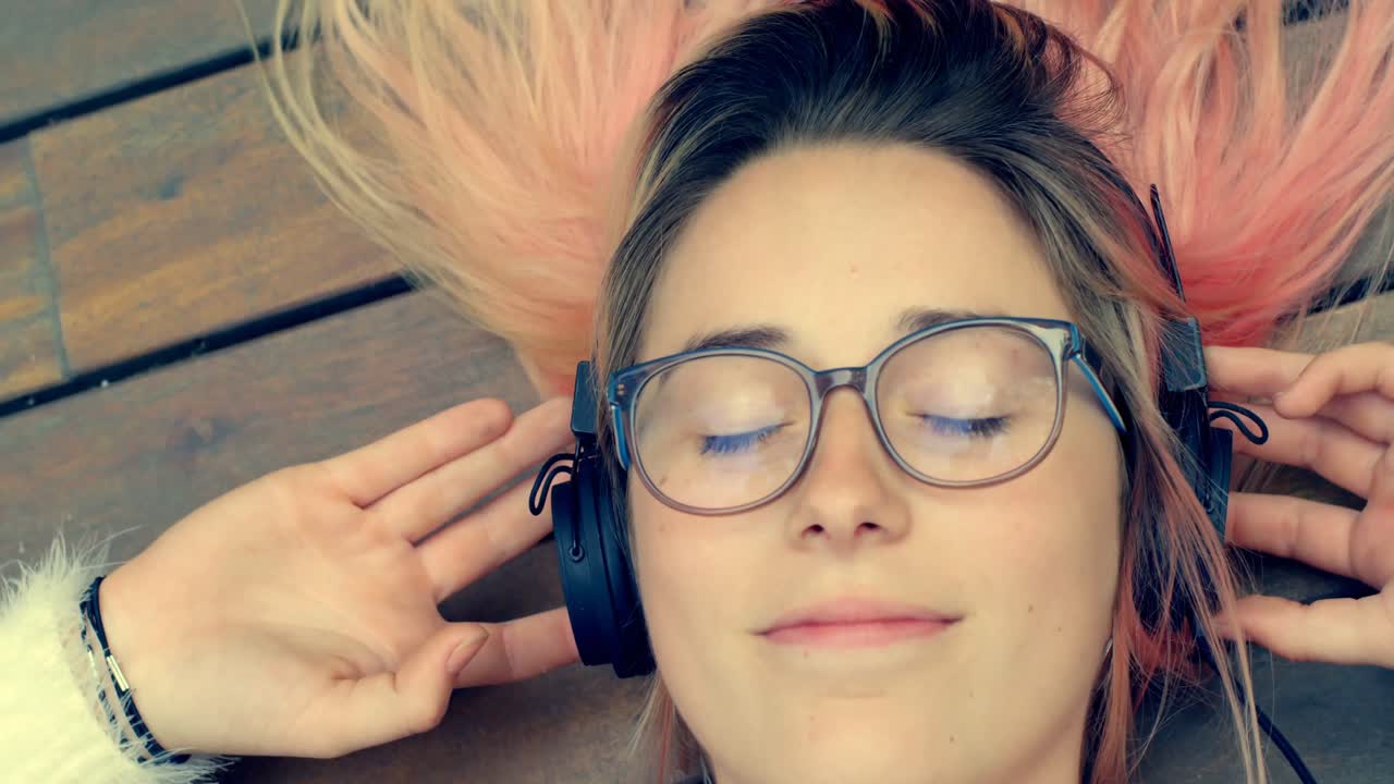 Female executive listening music on headphones 4k