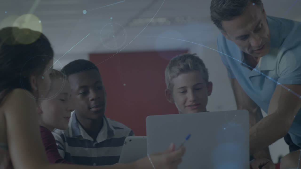 animación de conexiones a través de un maestro caucásico con computadora portátil y una clase de alumnos diversos