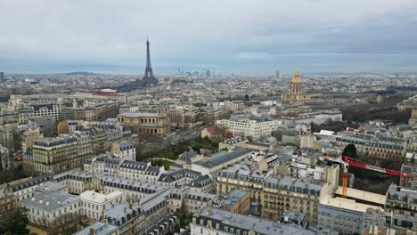 Tour-Eiffel-Y-El-Hotel-National-Des-Inválidos,-Paisaje-Urbano-De-París,-Francia