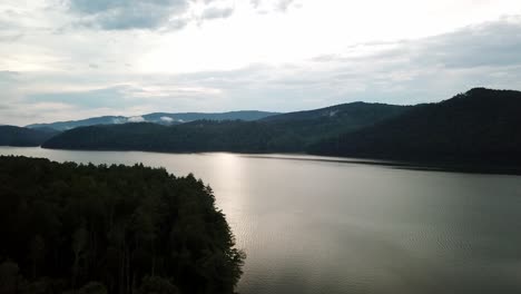 Treetop-aerial-in-4K-of-Watauga-Lake