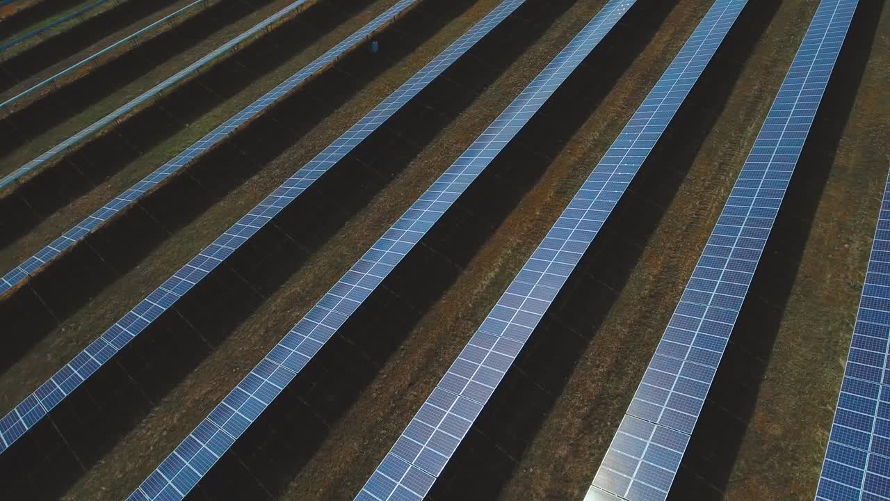 Energia solare rinnovabile. Ripreso con drone