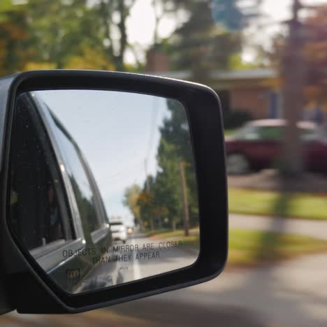 conduciendo en una pequeña ciudad americana típica 1