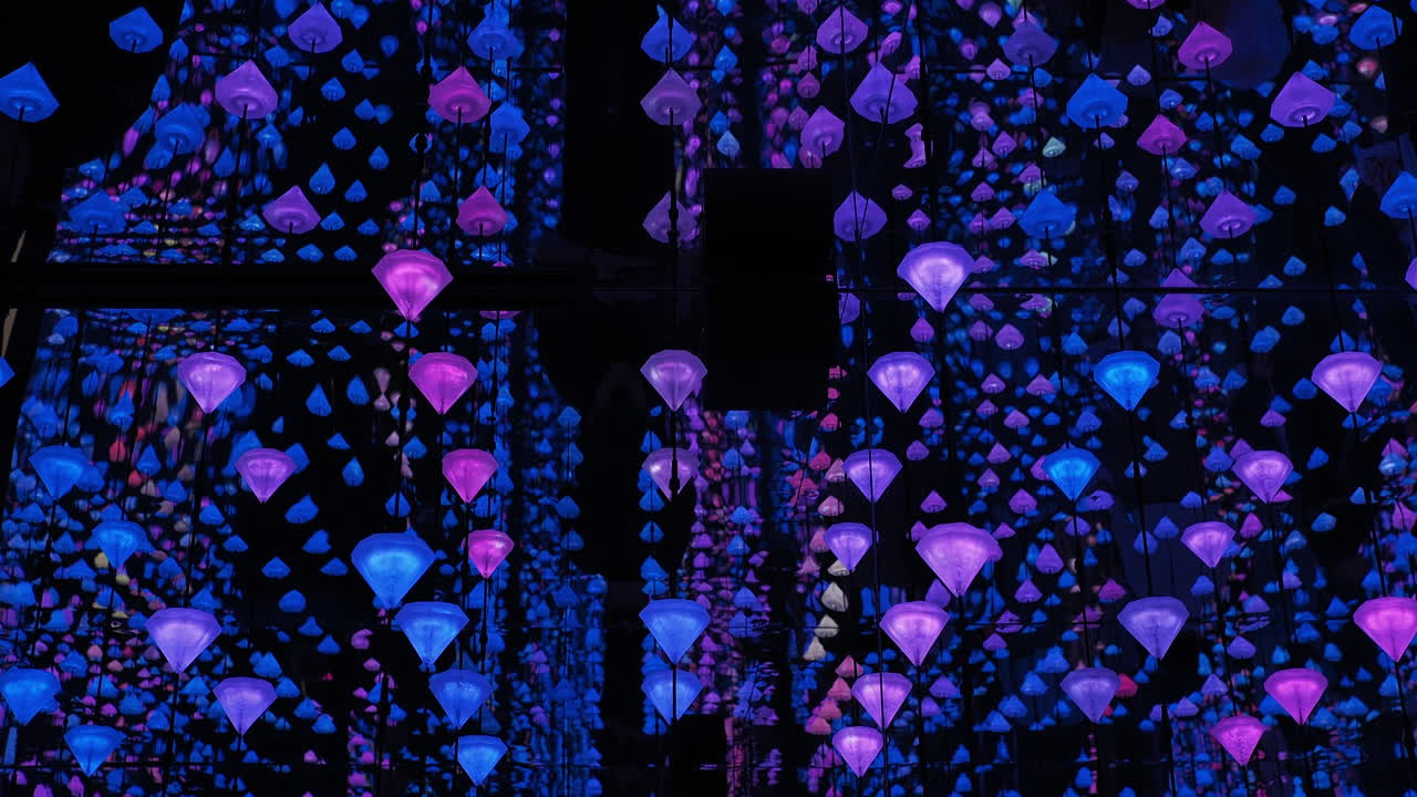 다채로운 다이아몬드 조명 설치