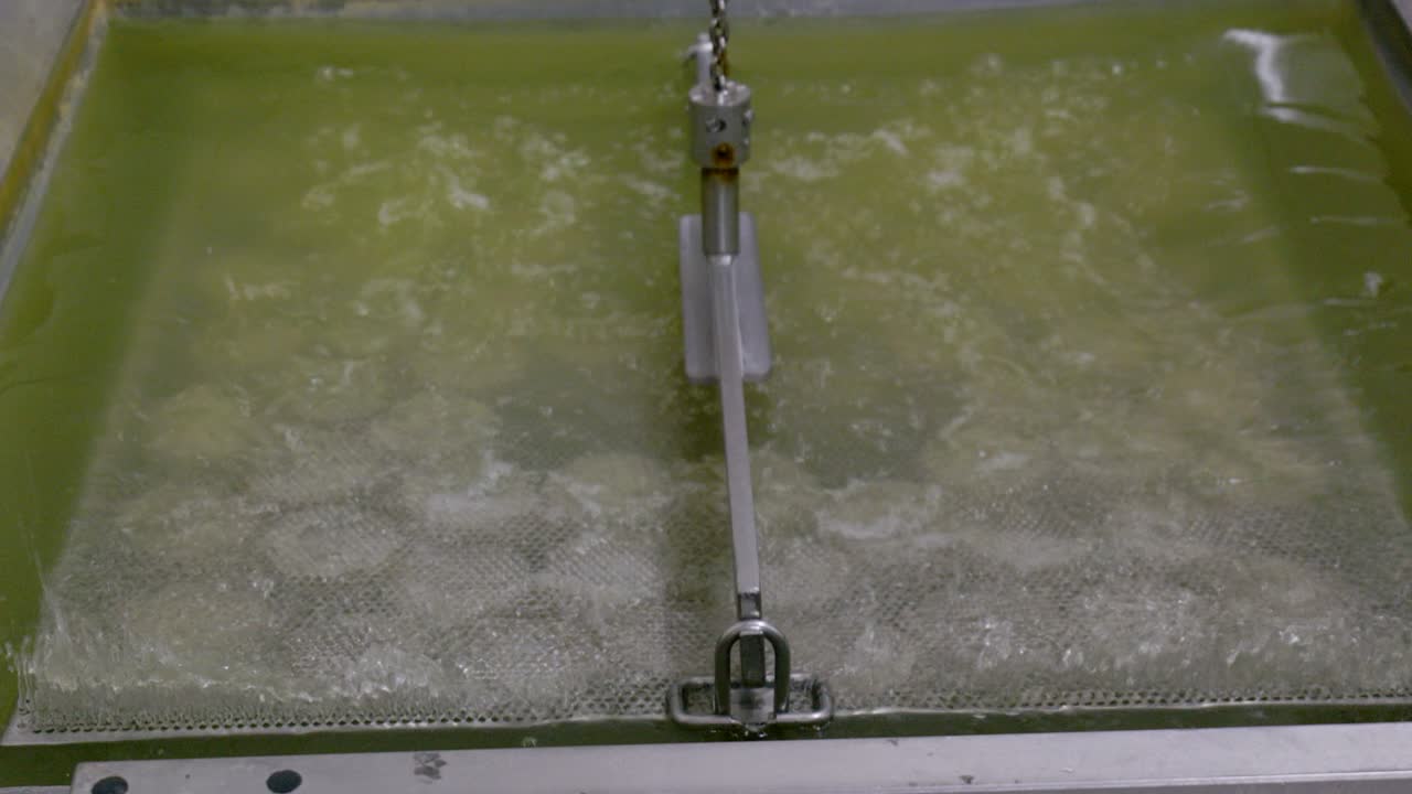 개인 치즈 공장에서 치즈를 만드는 과정.