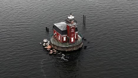 An-aerial-view-of-the-Stepping-Stones-Lighthouse,-built-in-a-Victorian-style-located-in-the-Long-Island-Sound,-NY