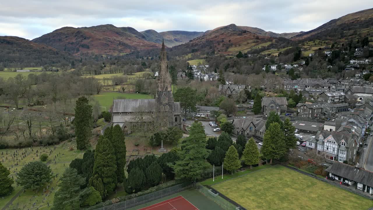imágenes aéreas de ambleside, la ciudad de la región de los lagos y la antigua parroquia civil, ahora en la parroquia de los lagos, en cumbria, en el noroeste de inglaterra 2023