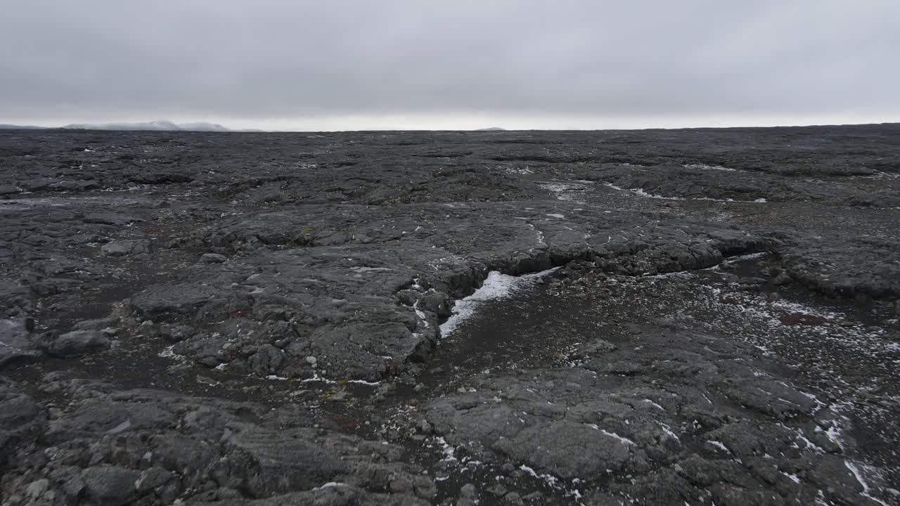 Flying very low above the bigest lava place on Earth
