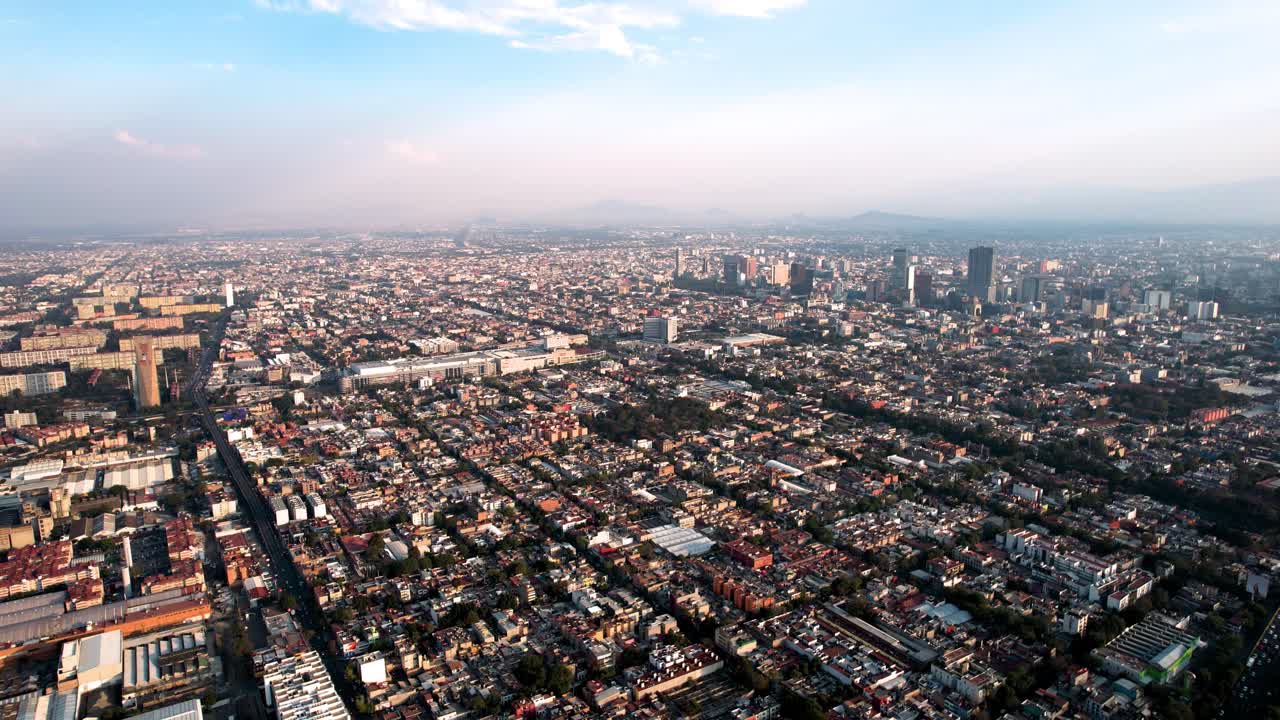 toma de drone de la ciudad de méxico desde el centro
