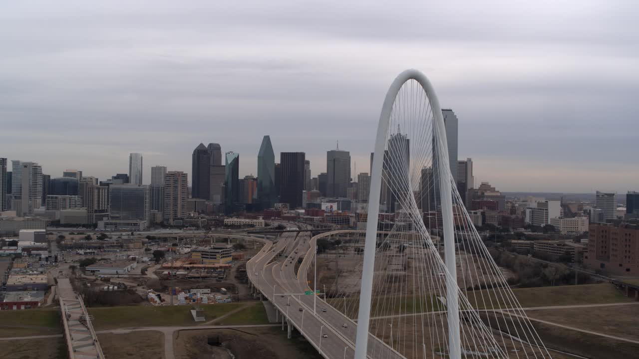 Panoramica aerea con drone del centro di Dallas