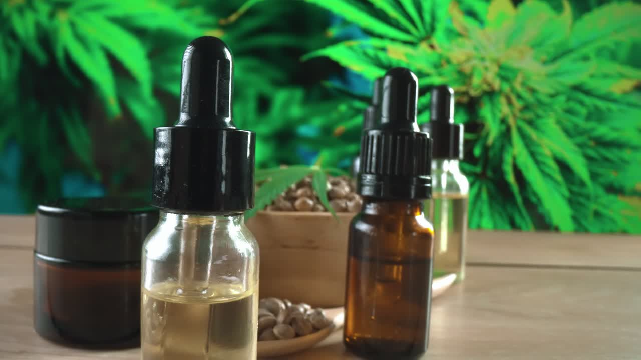 producto de maquillaje cosmético para el cuidado de la piel producido en un laboratorio legalizado por el cannabis.