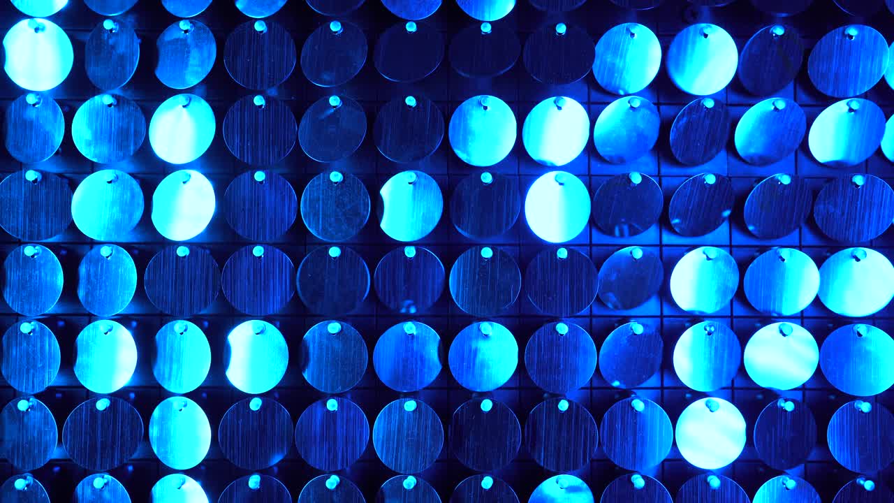 추상적인 파란색 운동 반이는 벽이 움직입니다. 반이는 반사 배경, 나이트 클럽 장식, 현대 프로젝트에 추가 된 전환으로 사용할 수 있습니다.