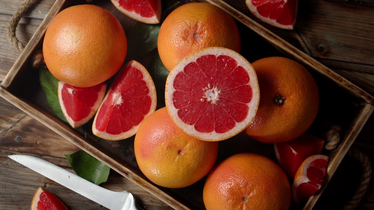 Juicy ripe grapefruit on the tray is slowly rotating.