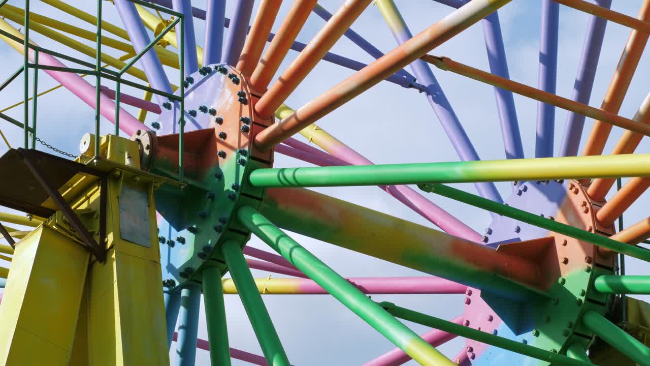 페리스 의 금속 다채로운 구조.