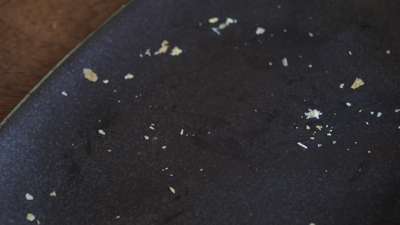 빈 접시와 어리