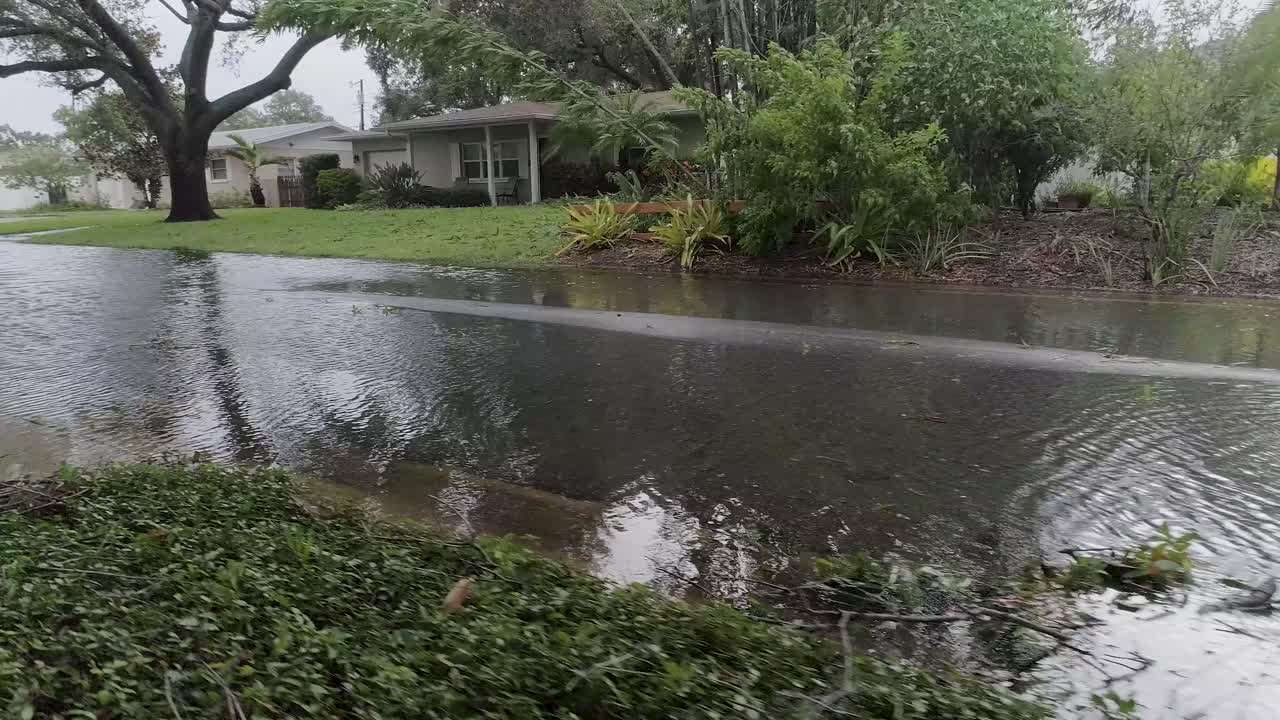 Video de dron 4K de inundaciones causadas por la marejada ciclónica del huracán Idalia en St.