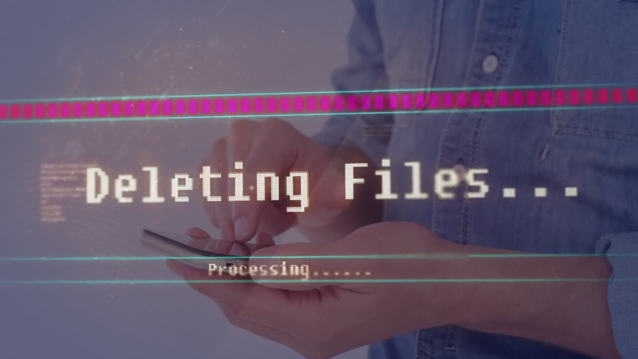 animación del procesamiento de datos sobre un empresario caucásico que usa un teléfono inteligente