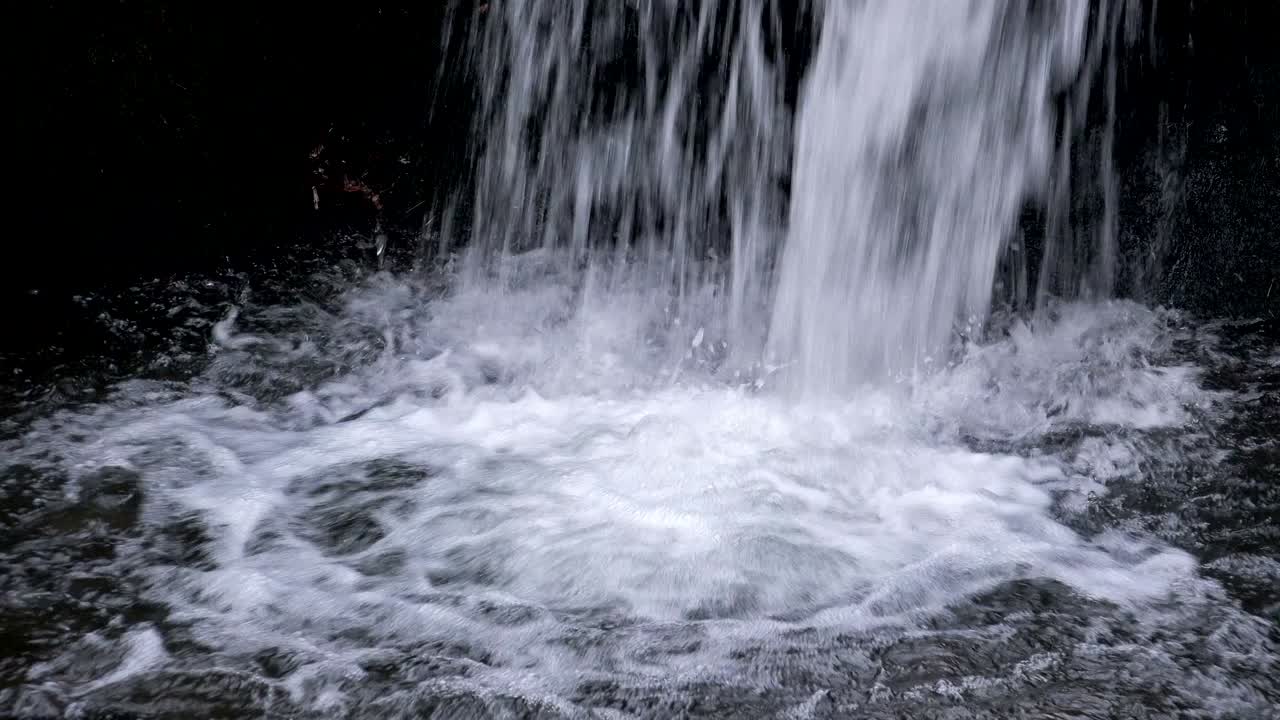 물 배출 클로즈업, 루프 배경