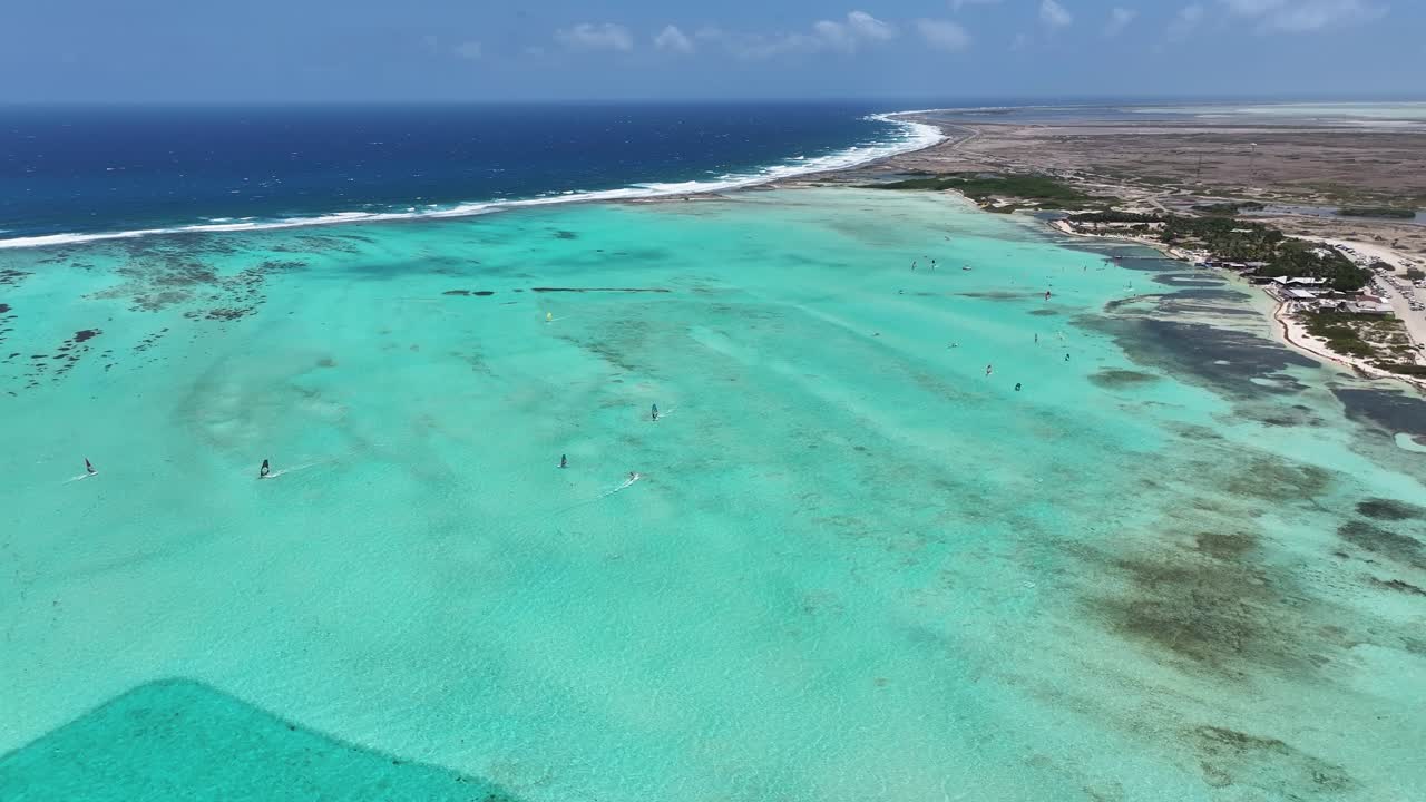 playa del caribe en kralendijk en las antillas neerlandesas
