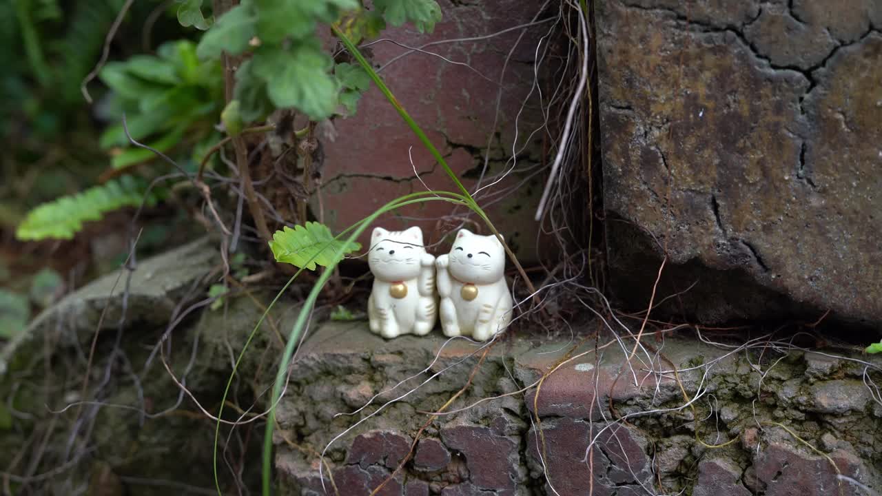 Small Decorations Found in the walls on the streets of Tokoname Manekineko Streets