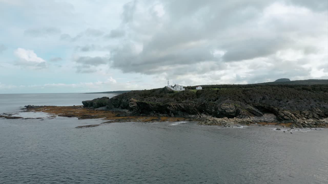 маяк на берегу океана, ньюфаундленд