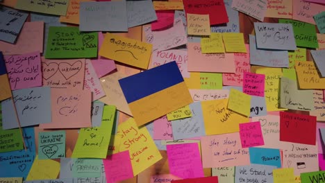 solidarity post it notes on the wall for ukrainian.