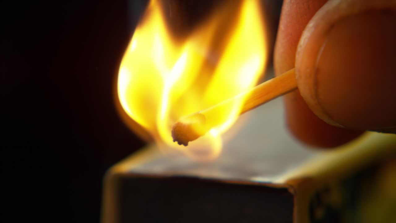 la oscuridad deja de existir en la luz