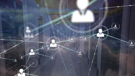 animación de la red de conexiones con iconos y procesamiento de datos a través de servidores informáticos