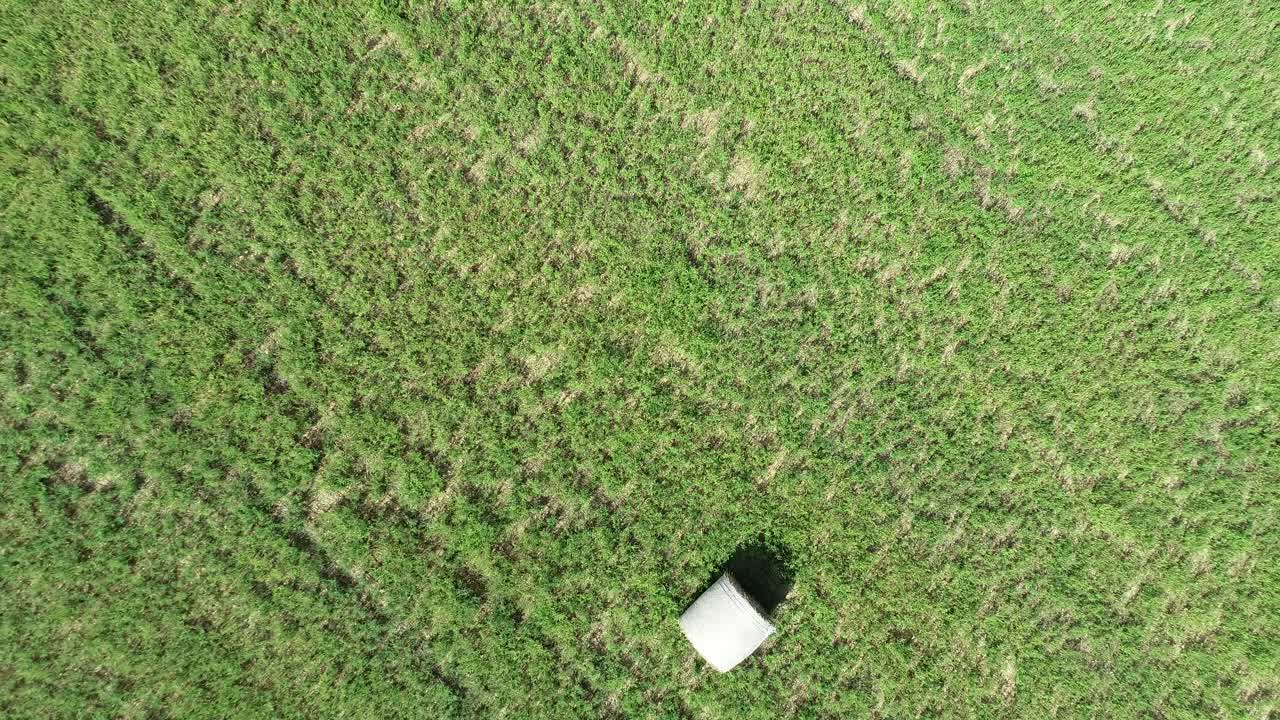 공중 드론  ⁇ 이  ⁇  밖으로  ⁇ 하고 있습니다.