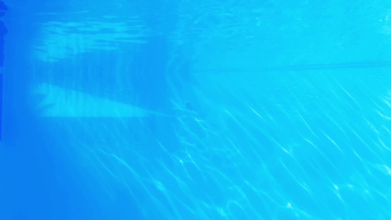 파란 수영장 의 수중  ⁇