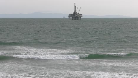 plataforma petrolera frente a la costa costa de california