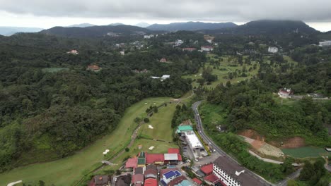 vista general del paisaje del distrito de brinchang dentro del área de cameron highlands de malasia