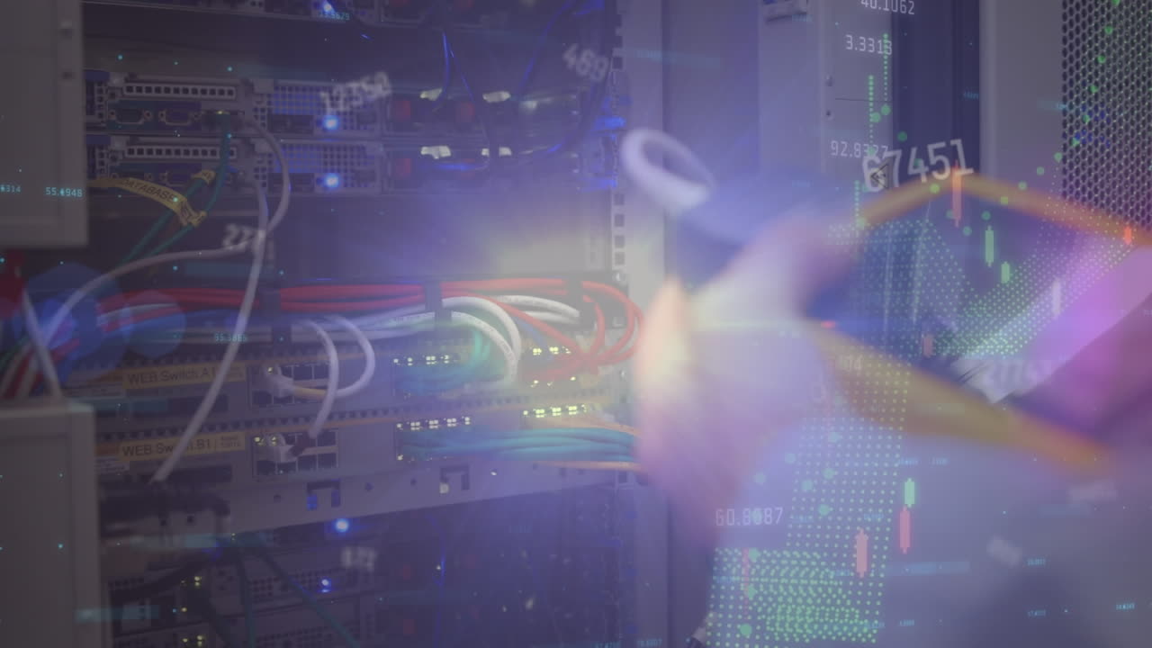 animacja przetwarzania danych nad człowiekiem przy użyciu detektora przez serwery komputerowe