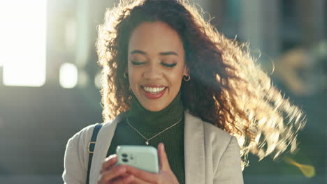 City,-business-and-woman-with-a-smartphone