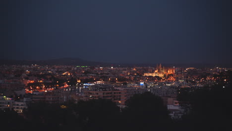 palma de mallorca título apertura texto escena paisaje urbano luces de noche