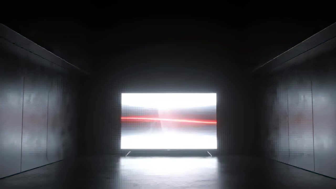 Et pulserende LED-panel udsender en bevægende rød stribe langs en lang gang, kaster et lysskær på gulvet og fanger opmærksomheden.