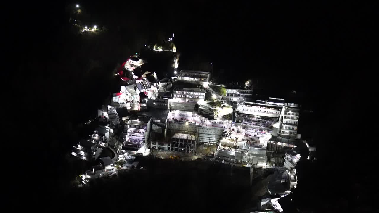 카트라 자무와 카슈미르에 있는 스리 마타 바이슈노 데비 사원 (sri mata vaishno devi mandir temple)