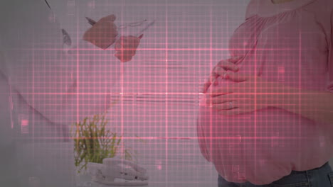monitor de latidos cardíacos sobre médico caucásico masculino tomando notas y paciente femenina tocando el vientre embarazada