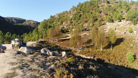 vacaciones en la montaña en un día de verano