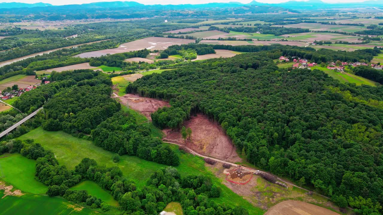 imágenes aéreas de drones 4k de la realidad ambiental: rápida deforestación por manos humanas