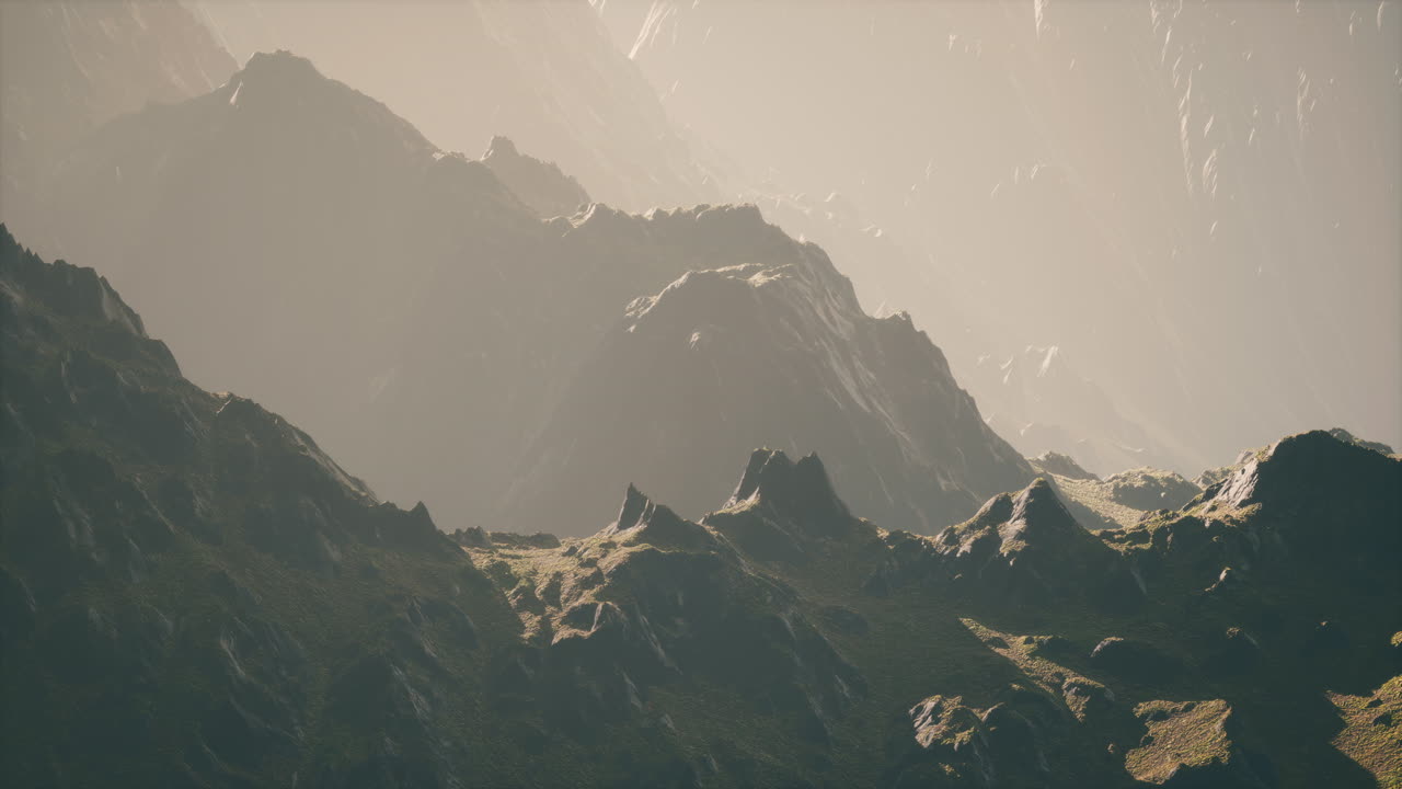 놀라운 거친 바위 질감을 가진 산맥