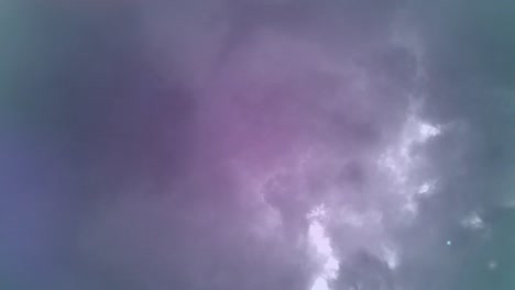 animación de nubes con tormenta eléctrica y colores