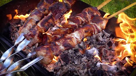 Hot-shish-kebab-on-metal-skewers-in-slow-motion