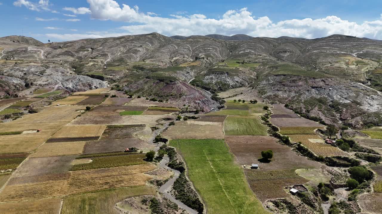 sucre bolivia caminata paisajes sudamericanos drone vista aérea de las montañas naturaleza